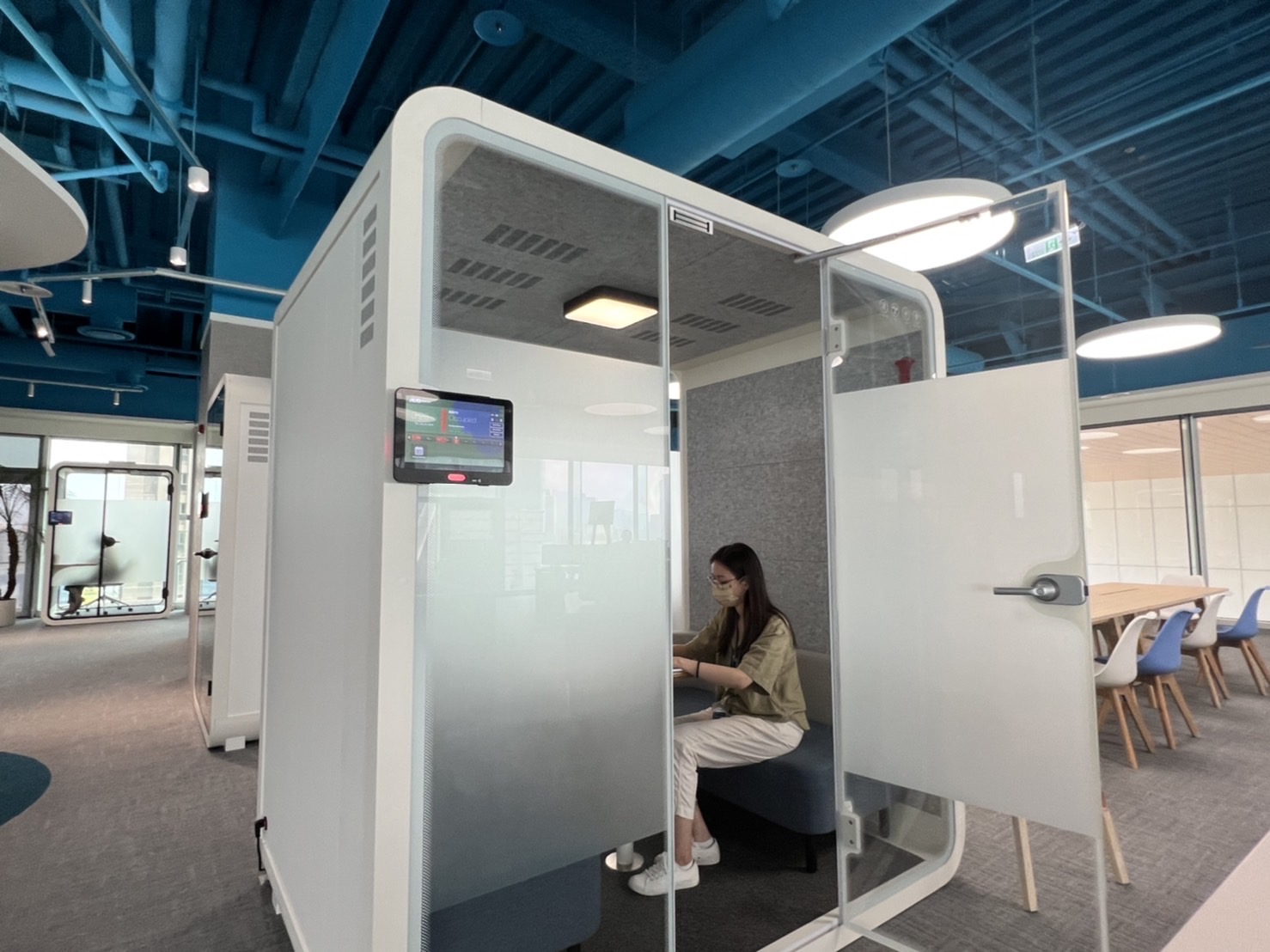 pg官网入口高雄據點的智慧行動辦公艙，展現pg官网入口在面板以外的研發應用軟實力